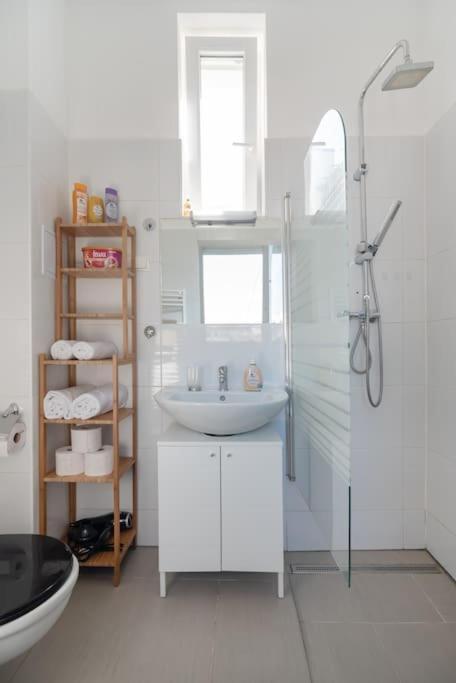 Apartament Grosse Terrasse, Klimaanlage Und U-Bahn Naehe Wiedeń Zewnętrze zdjęcie