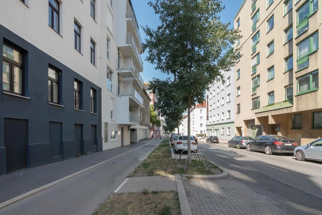 Apartament Grosse Terrasse, Klimaanlage Und U-Bahn Naehe Wiedeń Zewnętrze zdjęcie