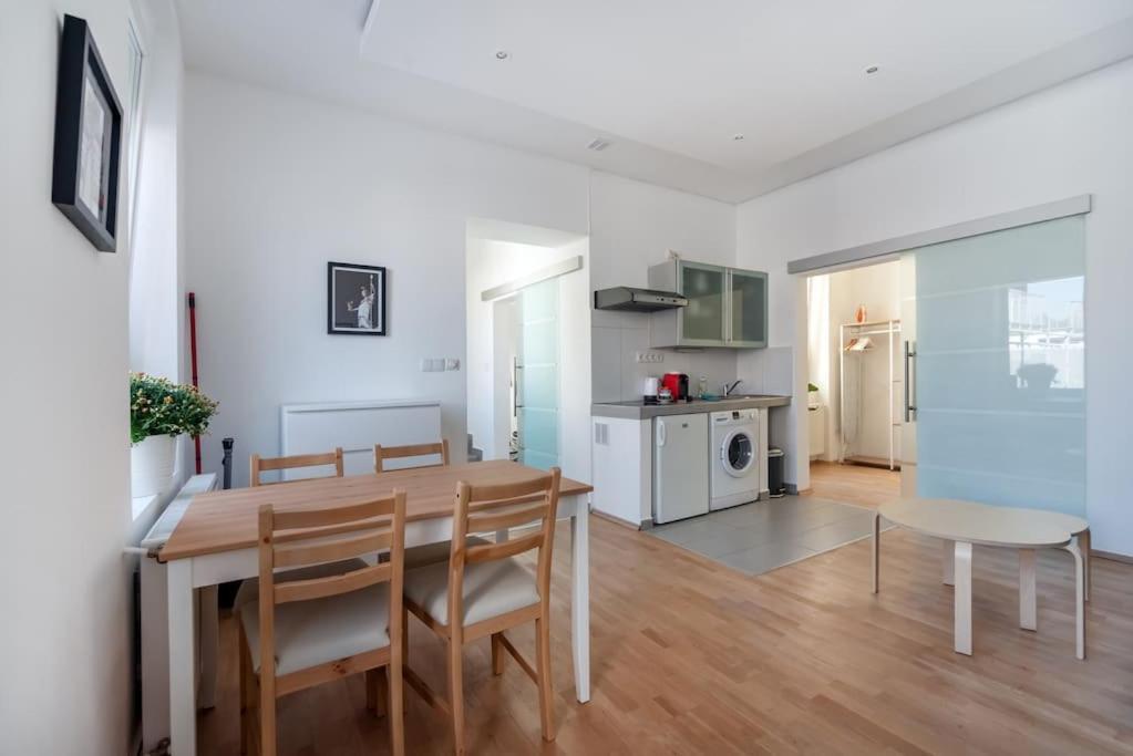 Apartament Grosse Terrasse, Klimaanlage Und U-Bahn Naehe Wiedeń Zewnętrze zdjęcie